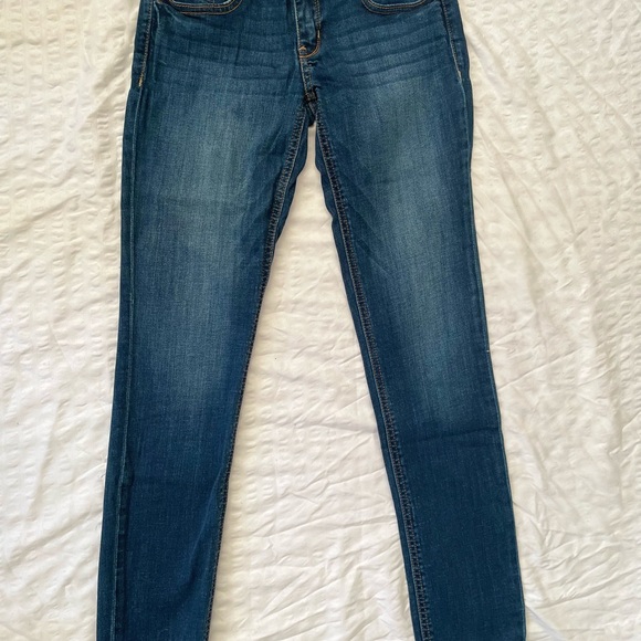 Hollister Classic Blue Women's Skinny Jeans - Picture 2 of 16